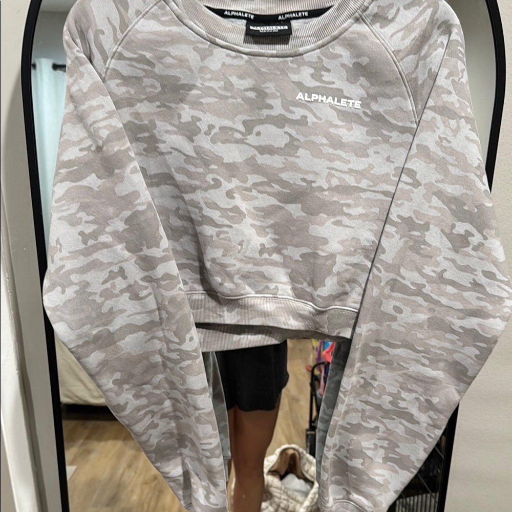 Alphalete Women's Gray Camo Crop Top